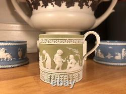 Tasse à café en jaspe Wedgwood avec putti du début du XIXe siècle