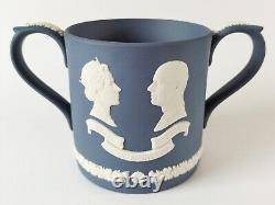 Tasse d'amour Wedgwood Jasperware bleu de Portland pour la Reine Elizabeth et Phillip