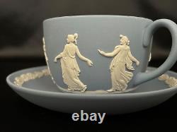 Tasse et soucoupe Wedgwood Jasperware Dancing Hours bleu, jamais utilisées