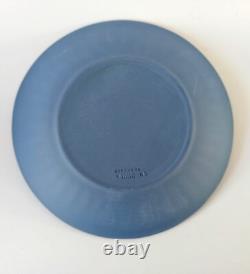 Tasses à café et soucoupes en Jasperware Wedgwood bleu Portland dans une boîte Lady Templetown