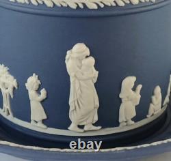 Tasses à café et soucoupes en Jasperware Wedgwood bleu Portland dans une boîte Lady Templetown