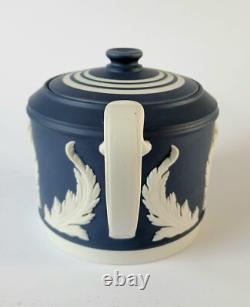 Théière bleu Portland Wedgwood Jasper avec boîte en jasperware à feuilles d’acanthe