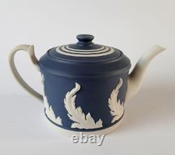 Théière bleu Portland Wedgwood Jasper avec boîte en jasperware à feuilles d’acanthe