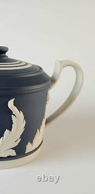 Théière bleu Portland Wedgwood Jasper avec boîte en jasperware à feuilles d’acanthe