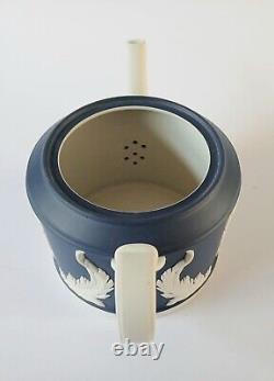 Théière en jaspe bleu Portland Wedgwood avec motif de feuille d'acanthe, dans sa boîte.