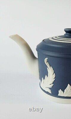 Théière en jaspe bleu Portland Wedgwood avec motif de feuille d'acanthe, en boîte