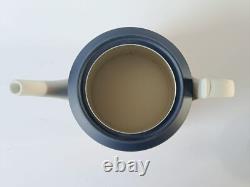 Théière en jaspe bleu Portland Wedgwood avec motif de feuille d'acanthe, en boîte