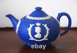 Théière en jaspe royal bleu Wedgwood Elizabeth II, édition limitée du couronnement.