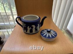 Théière en jasper bleu foncé Wedgwood. Très bon état