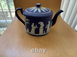 Théière en jasper bleu foncé Wedgwood. Très bon état