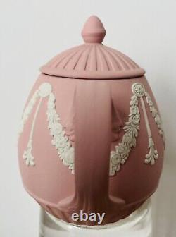 Théière en petit poterie Jasperware rose rare de Wedgwood d'environ 4 pouces de haut