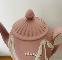 Théière en petit poterie Jasperware rose rare de Wedgwood d'environ 4 pouces de haut