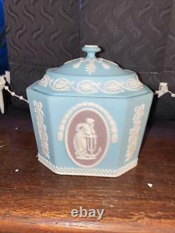 Très Rare Tri Color Wedgwood Jasperware Sugar Box