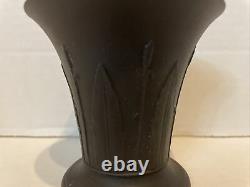 Tres Rare Wedgwood Black Sur Black Dip Cameo Bud Vase Bullrush Cattail