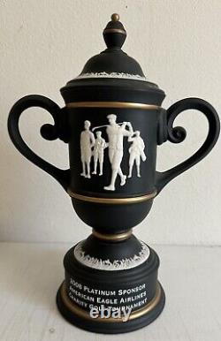 Trophée de golf de bienfaisance américain de la compagnie aérienne RARE WEDGWOOD JASPERWARE 14 avec couvercle noir