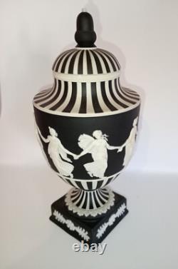 URNE couverte en jaspe noir et blanc Wedgwood rare, 26 cm