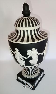 URNE couverte en jaspe noir et blanc Wedgwood rare, 26 cm