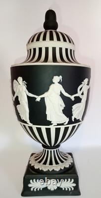 URNE couverte en jaspe noir et blanc Wedgwood rare, 26 cm