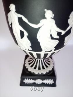 URNE couverte en jaspe noir et blanc Wedgwood rare, 26 cm