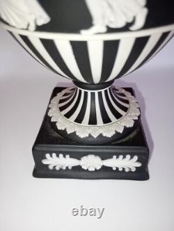 URNE couverte en jaspe noir et blanc Wedgwood rare, 26 cm
