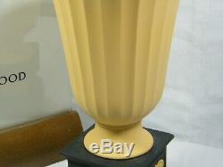 Un Vase À Fleurs Série Wedgwood Libaray, Très, Très Rare Et Exceptionnel!
