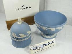 Un Wedgwood Bleu Jasper Ware Bol Sur Pieds Et Correspondant Acorn Pot, Superbe Et Rare