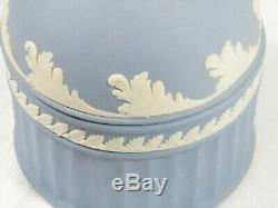 Un Wedgwood Bleu Jasper Ware Bol Sur Pieds Et Correspondant Acorn Pot, Superbe Et Rare