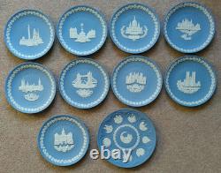 Une collection de dix assiettes de Noël en jaspe Wedgwood 1970-1978 21 cm dans leur boîte