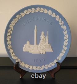 Une collection de dix assiettes de Noël en jaspe Wedgwood 1970-1978 21 cm dans leur boîte