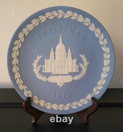 Une collection de dix assiettes de Noël en jaspe Wedgwood 1970-1978 21 cm dans leur boîte