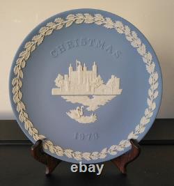 Une collection de dix assiettes de Noël en jaspe Wedgwood 1970-1978 21 cm dans leur boîte
