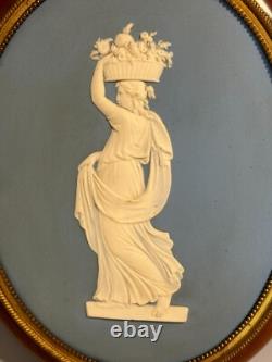 Une fabuleuse grande plaque en jaspe bleu Wedgwood encadrée du XIXe siècle