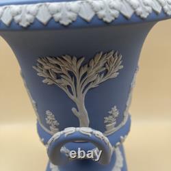 Une urne vase Campana en jaspe Wedgwood. Exquise