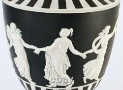 Urne couverte en jaspe noir Wedgwood Heures dansantes