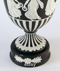 Urne couverte en jaspe noir Wedgwood Heures dansantes
