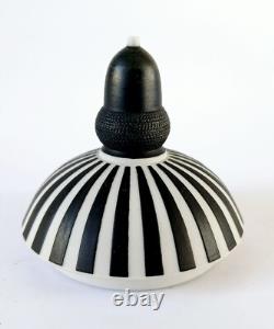 Urne couverte en jaspe noir Wedgwood Heures dansantes