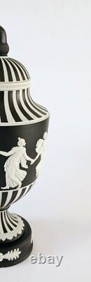 Urne couverte noire en jaspe Wedgwood 1976 Heures dansantes