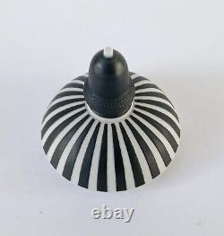 Urne couverte noire en jaspe Wedgwood 1976 Heures dansantes