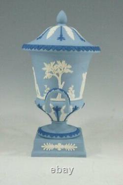 Urne décorative en jaspe de Wedgwood avec couvercle, vase à fleurs, objet trophée avec boîte utilisé.