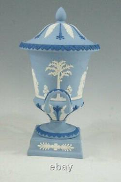 Urne décorative en jaspe de Wedgwood avec couvercle, vase à fleurs, objet trophée avec boîte utilisé.