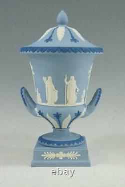 Urne décorative en jaspe de Wedgwood avec couvercle, vase à fleurs, objet trophée avec boîte utilisé.