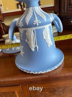 Urne en jaspe Wedgwood bleu grande, avec couvercle, en parfait état, bleu avec w