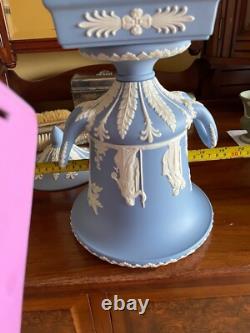 Urne en jaspe Wedgwood bleu grande, avec couvercle, en parfait état, bleu avec w