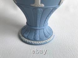 Urne et couvercle Achilles en jaspe bleu Wedgwood, en excellent état