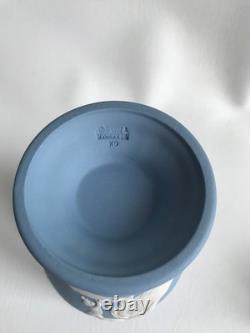 Urne et couvercle Achilles en jaspe bleu Wedgwood, en excellent état