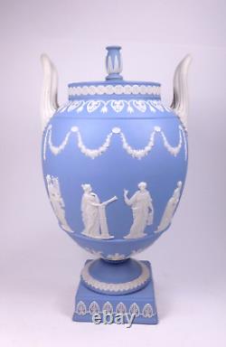 VASE COUVERT EN JASPER WEDGWOOD MUSES GRECQUES vers 1969