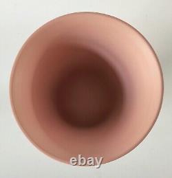 Vase Arcadien en jaspe rose Wedgwood