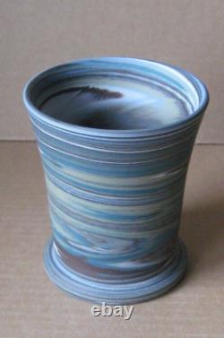Vase Beaker en jaspe marbré bleu vert de Wedgwood