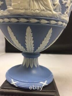 Vase Bleu Wedgwood & Bentley Jasperware Du 18e Siècle -black Basalt Base C. 1775