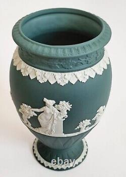 Vase Bountiful Wedgwood Jasperware en vert sapin
